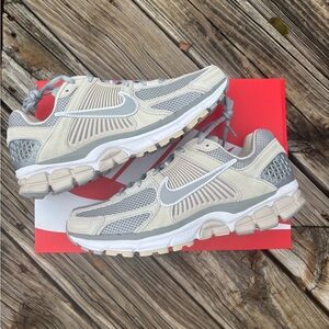 Nike Vomero 5 Beige and Gray Sneakers